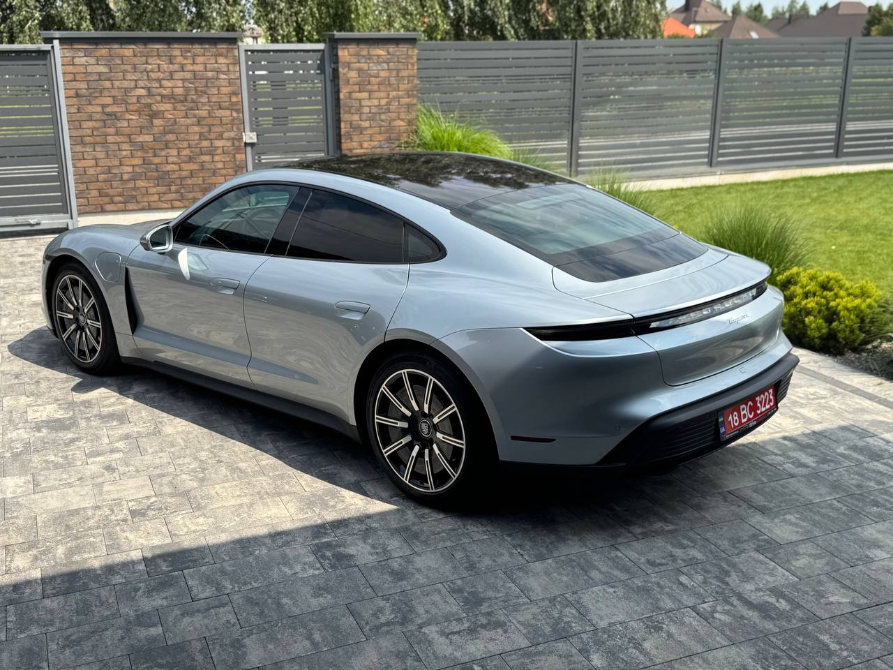 PORSCHE TAYCAN