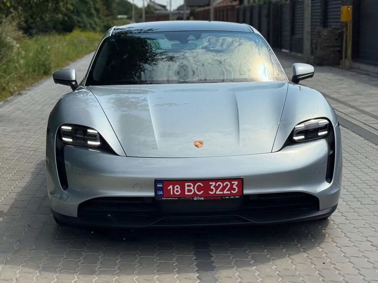 PORSCHE TAYCAN