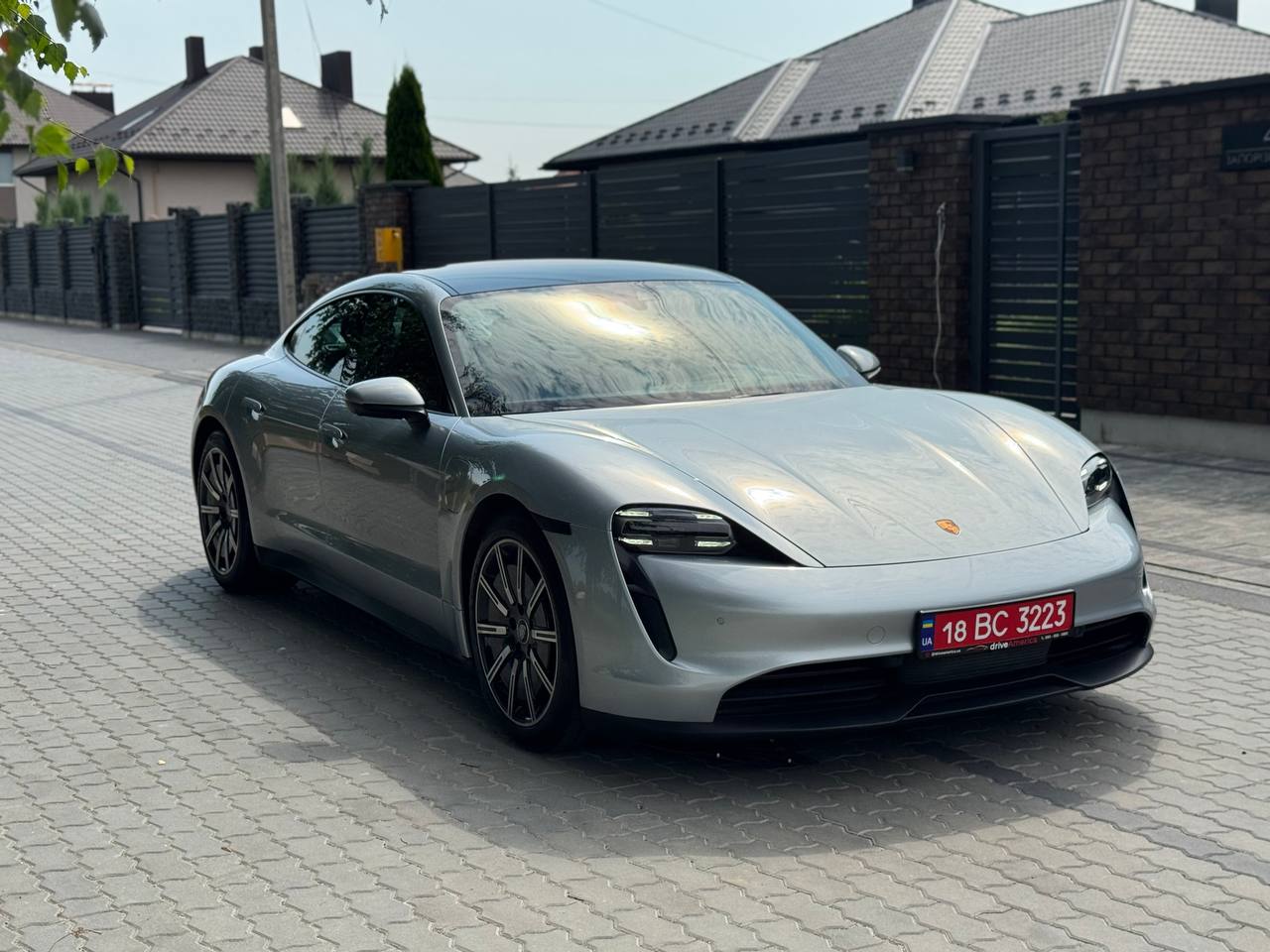 PORSCHE TAYCAN