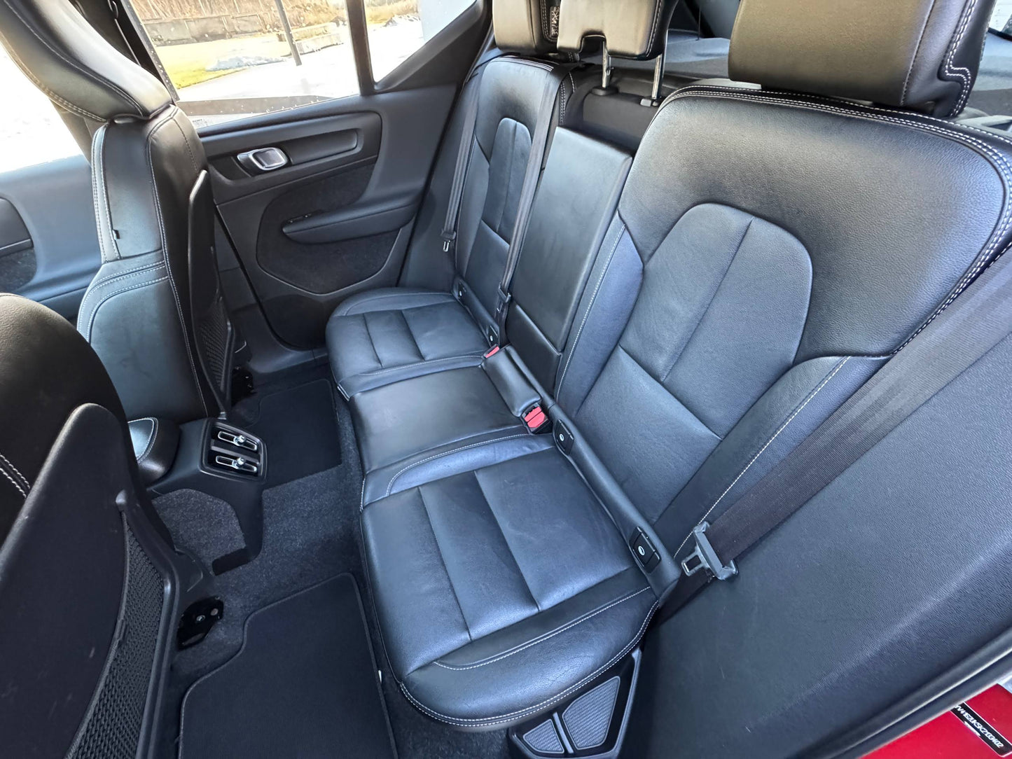 2019 VOLVO XC40 T5 MOMENTUM