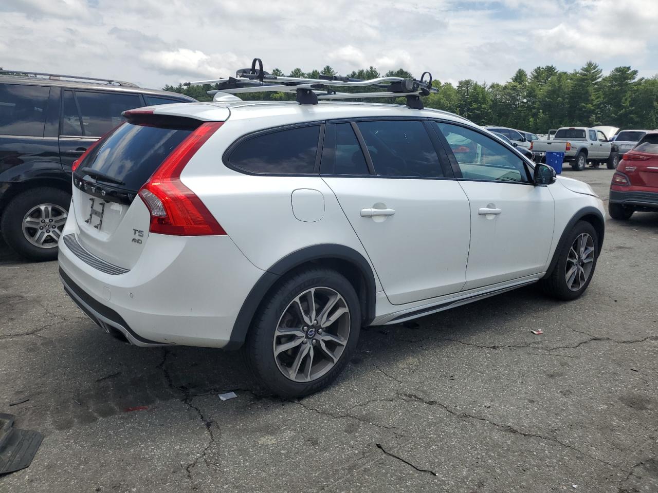 VOLVO V60 CROSS COUNTRY PREMIER