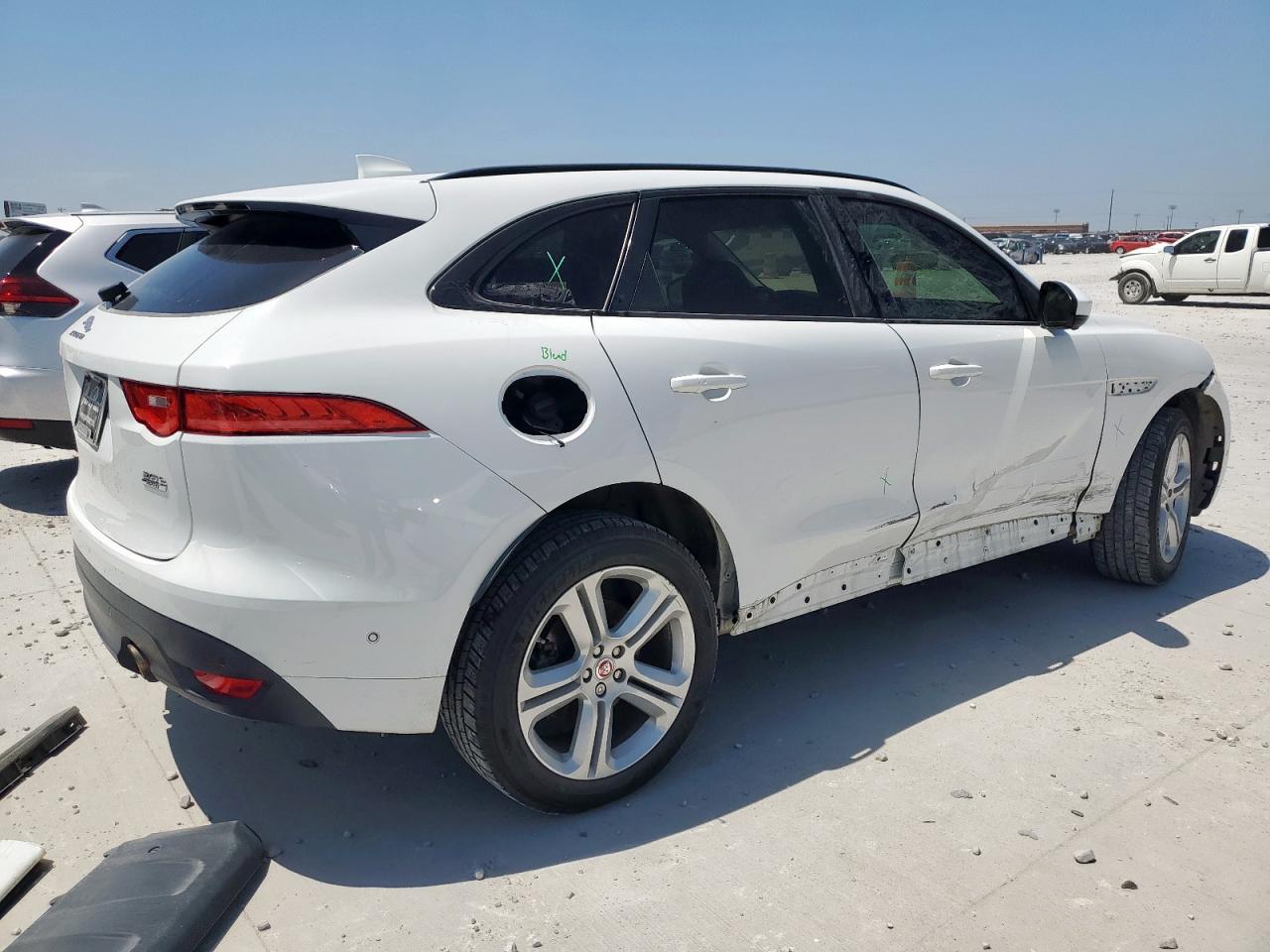 JAGUAR F-PACE R - SPORT