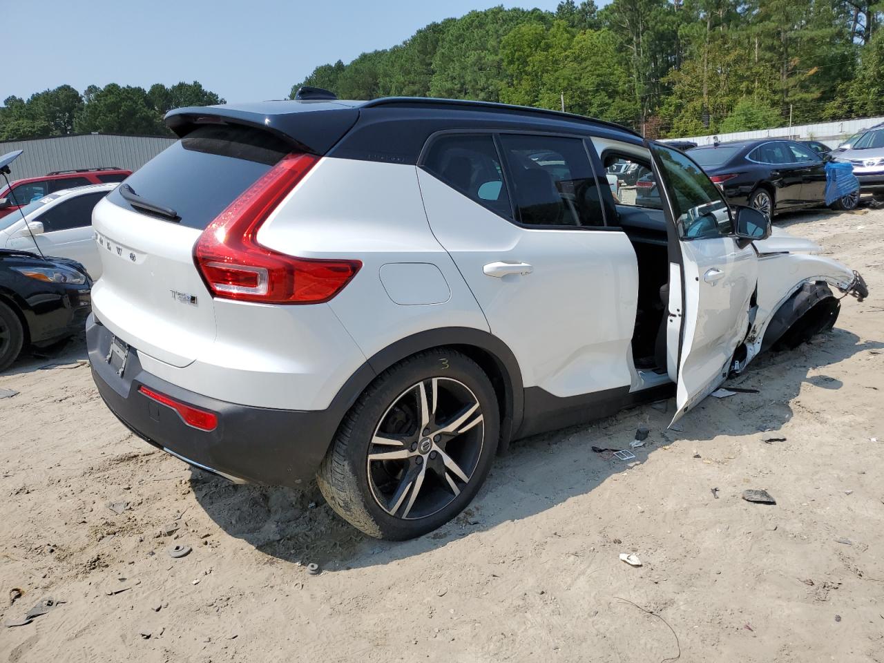 VOLVO XC40 T5 R-DESIGN