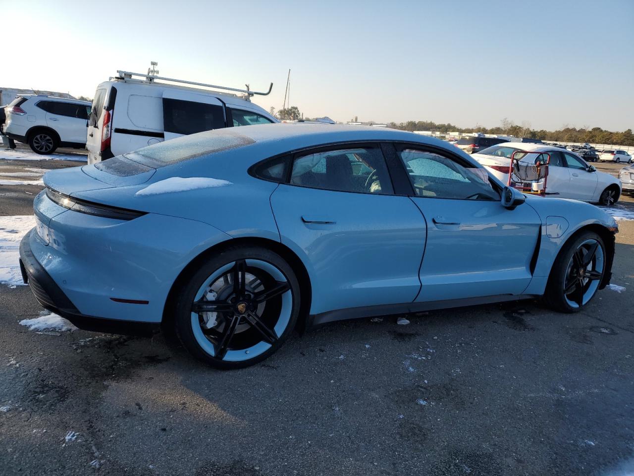 PORSCHE TAYCAN