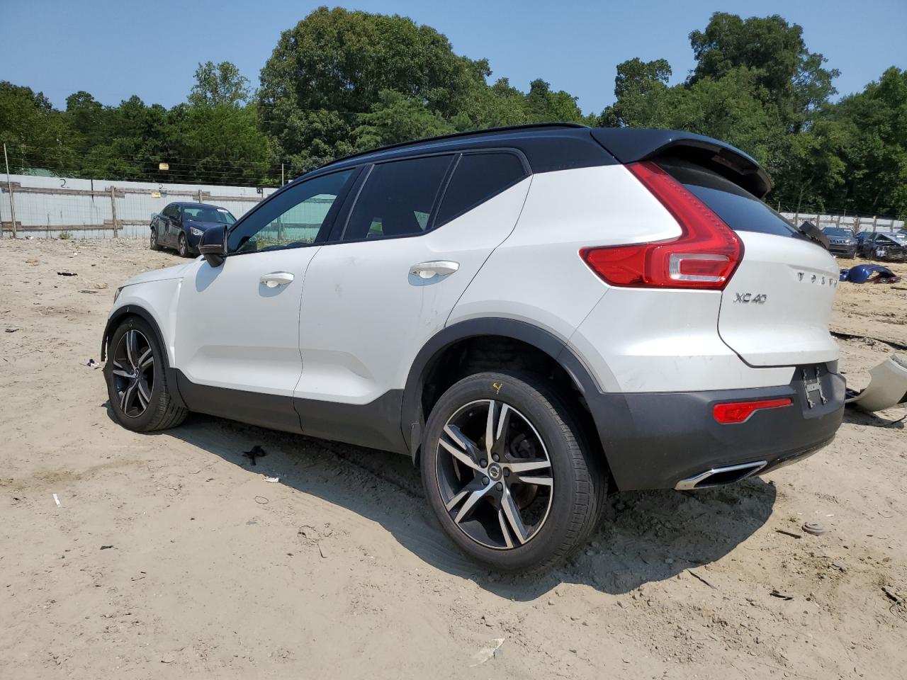VOLVO XC40 T5 R-DESIGN
