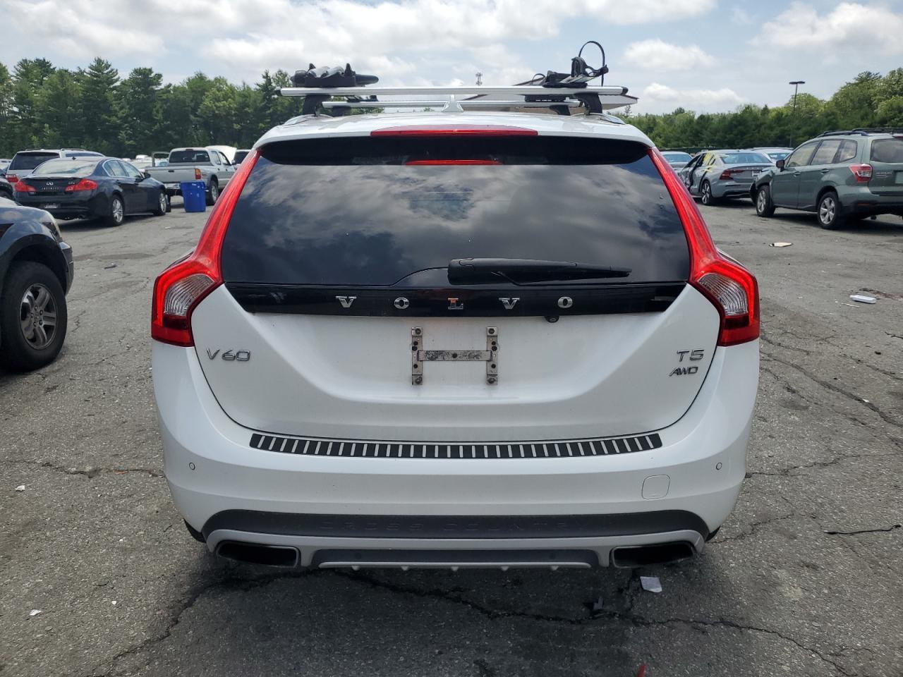 VOLVO V60 CROSS COUNTRY PREMIER