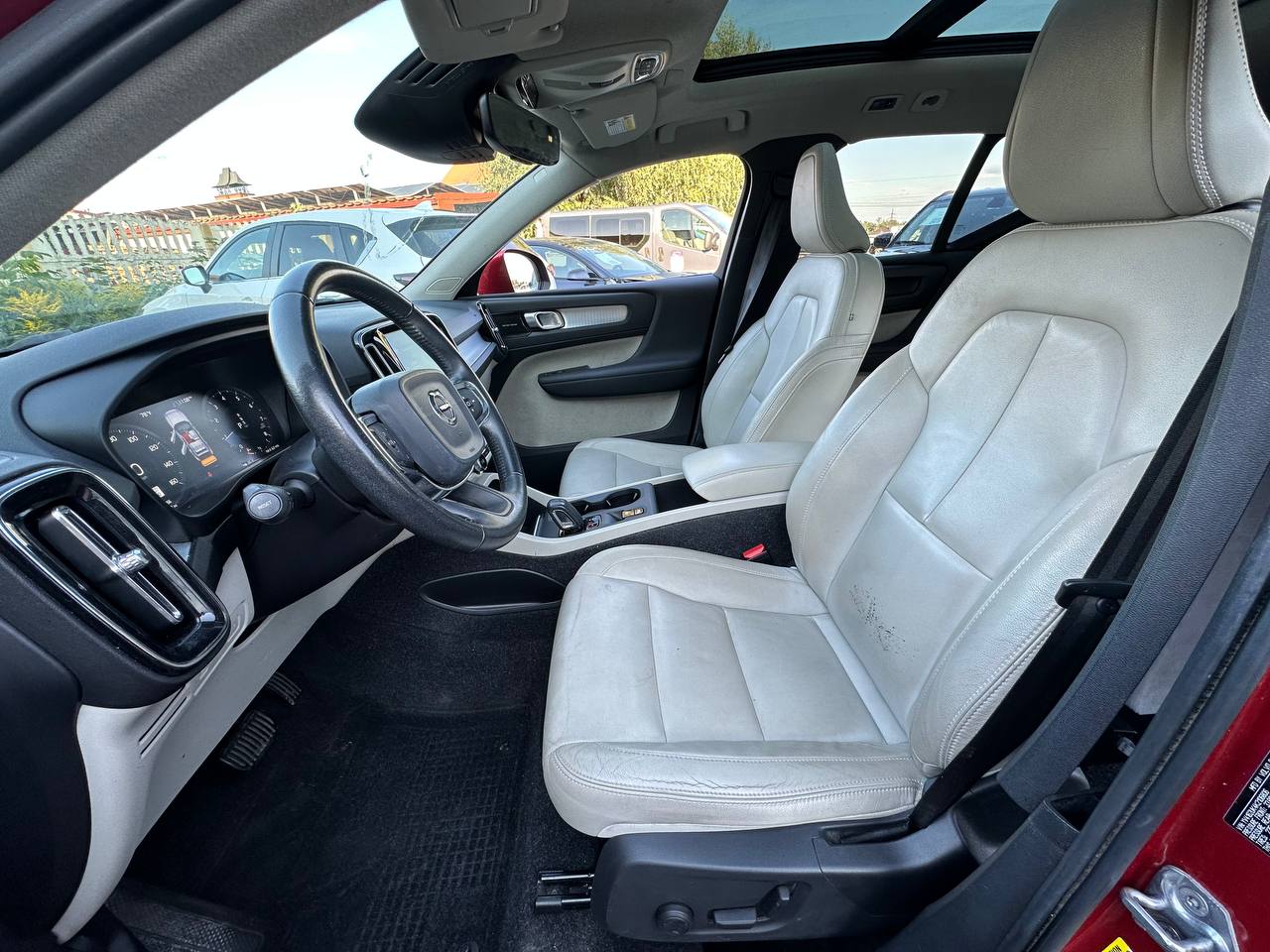 VOLVO XC40 T5 MOMENTUM