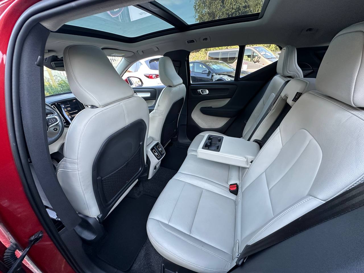VOLVO XC40 T5 MOMENTUM