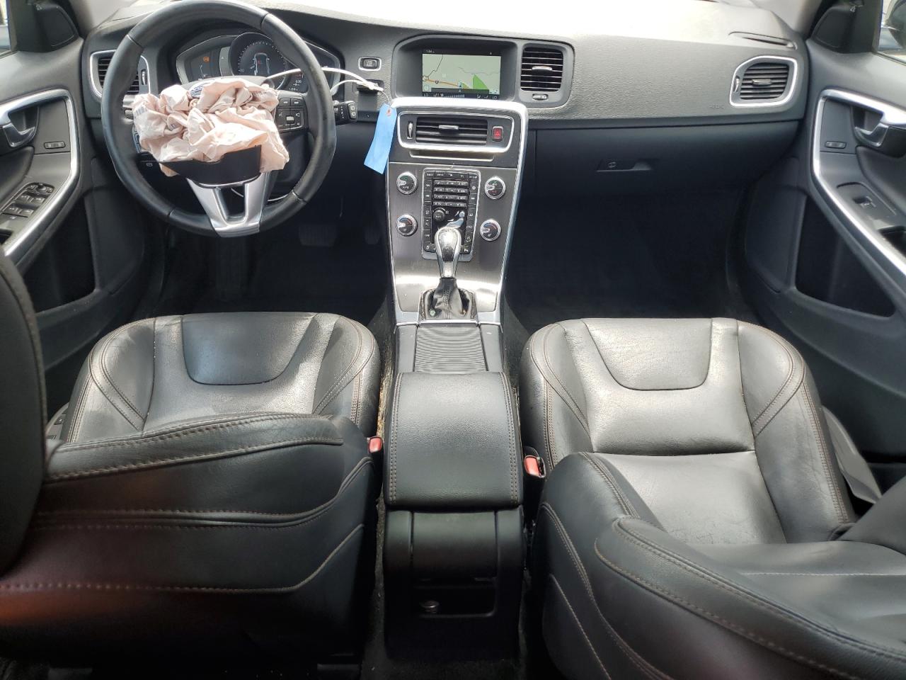VOLVO V60 CROSS COUNTRY PREMIER