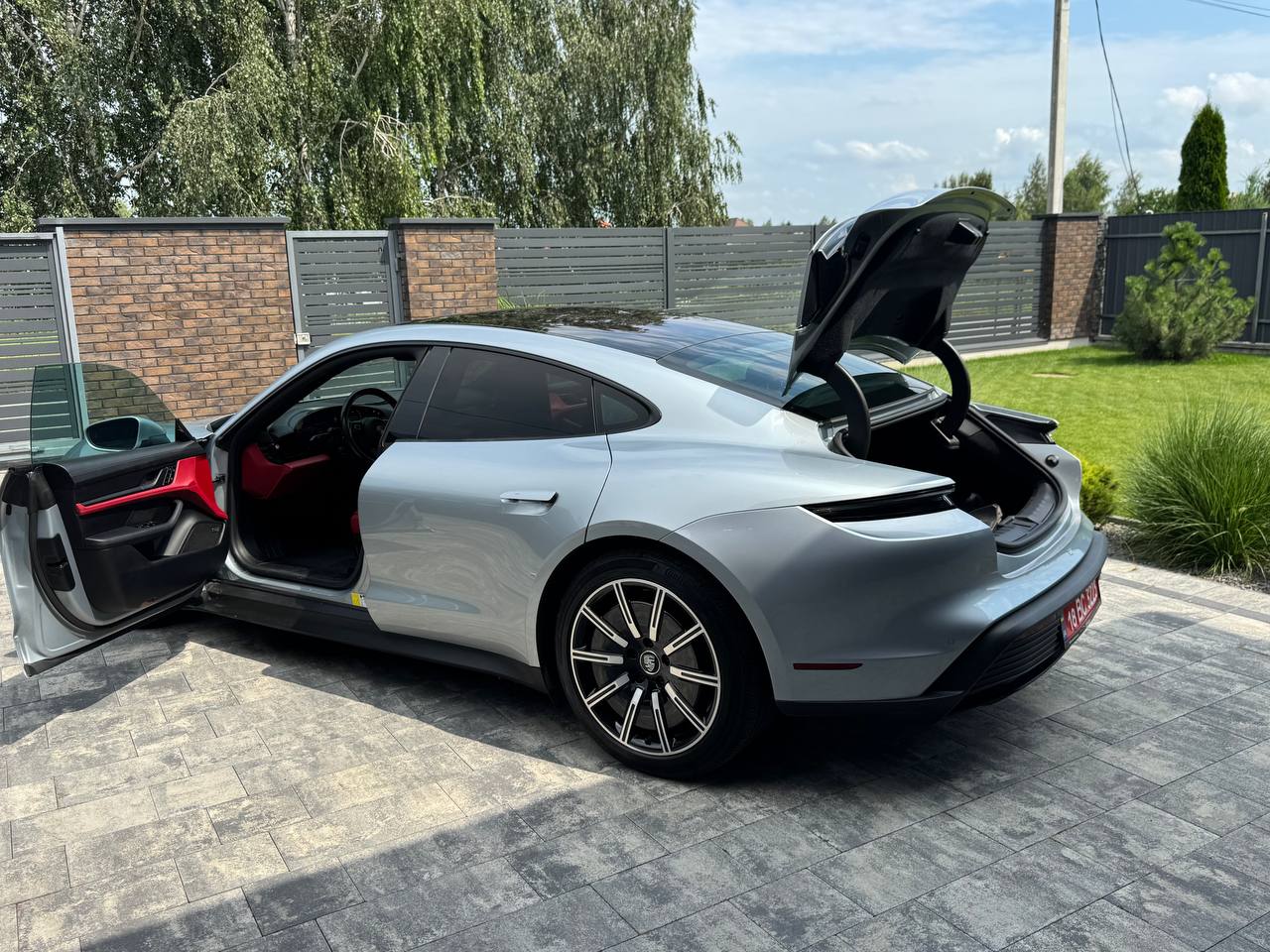 PORSCHE TAYCAN