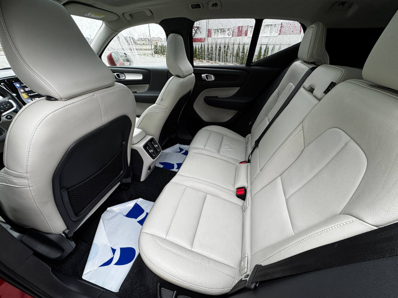 VOLVO XC40 T5 MOMENTUM