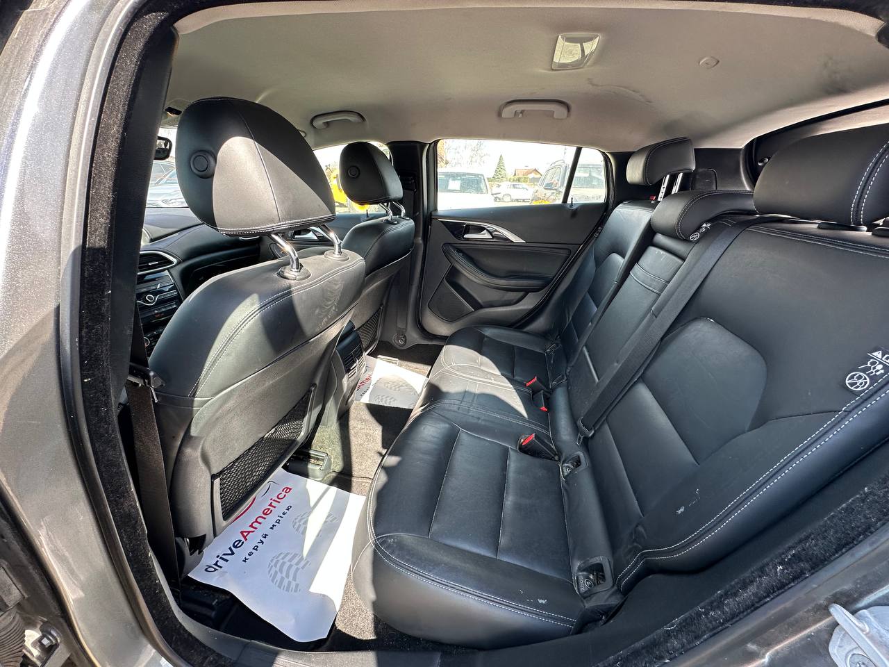 2017 INFINITI QX30 LUXURY