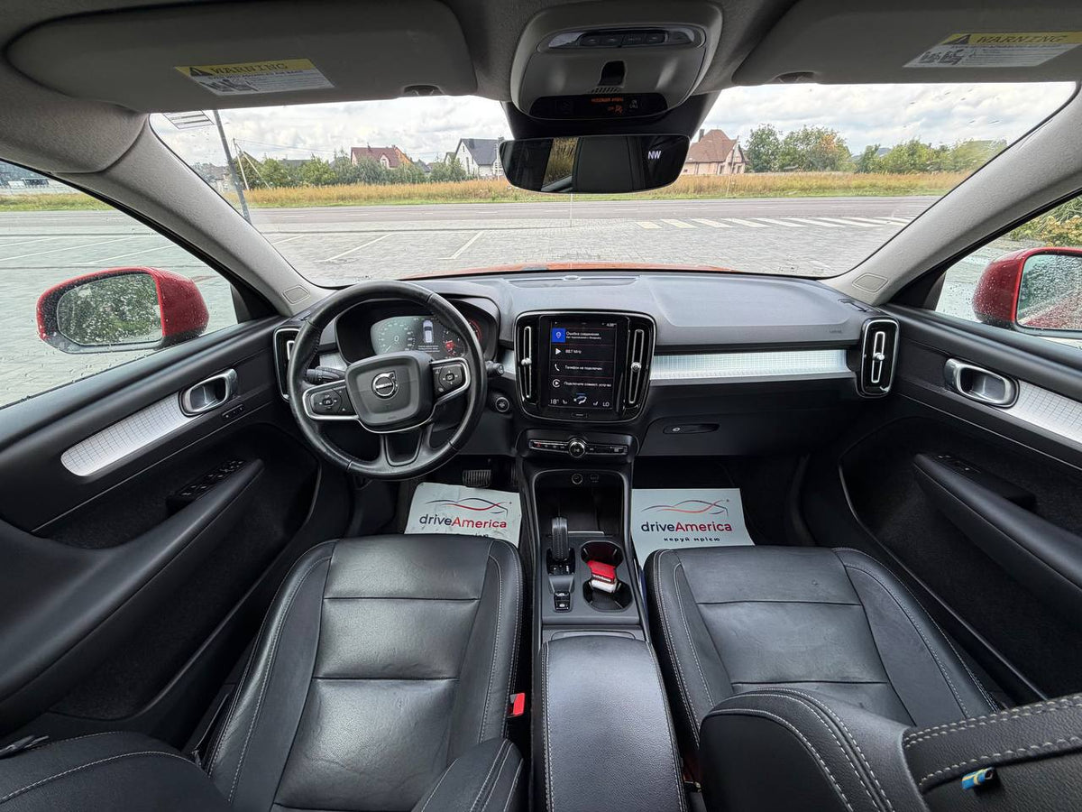 2019 VOLVO XC40 T5 MOMENTUM
