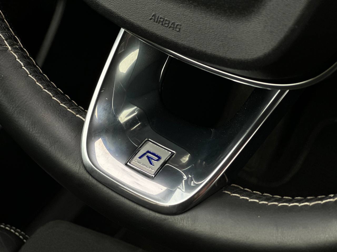 2019 VOLVO XC40 T5 R-DESIGN