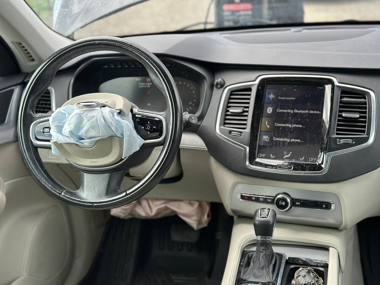 2016 VOLVO XC90 T6 MOMENTUM