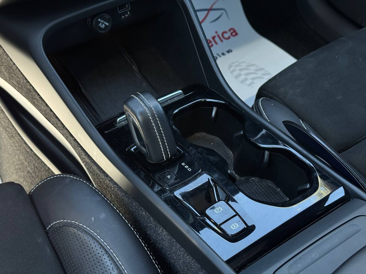 2021 VOLVO XC40 T5 R-DESIGN