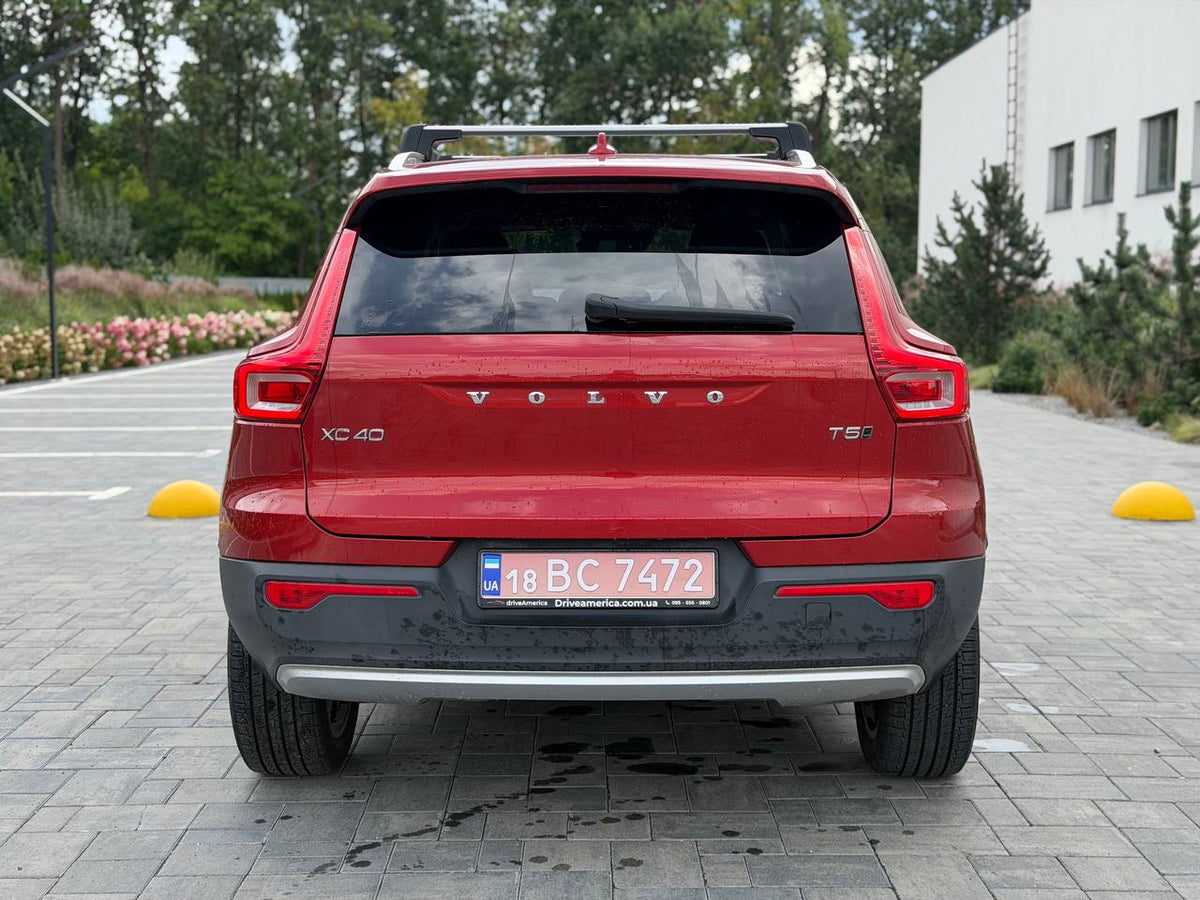 2019 VOLVO XC40 T5 MOMENTUM