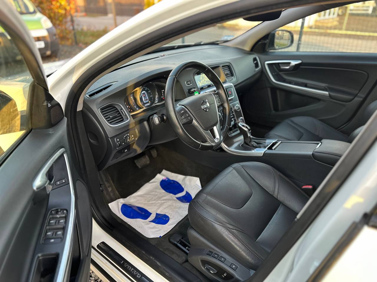 VOLVO V60 CROSS COUNTRY PREMIER