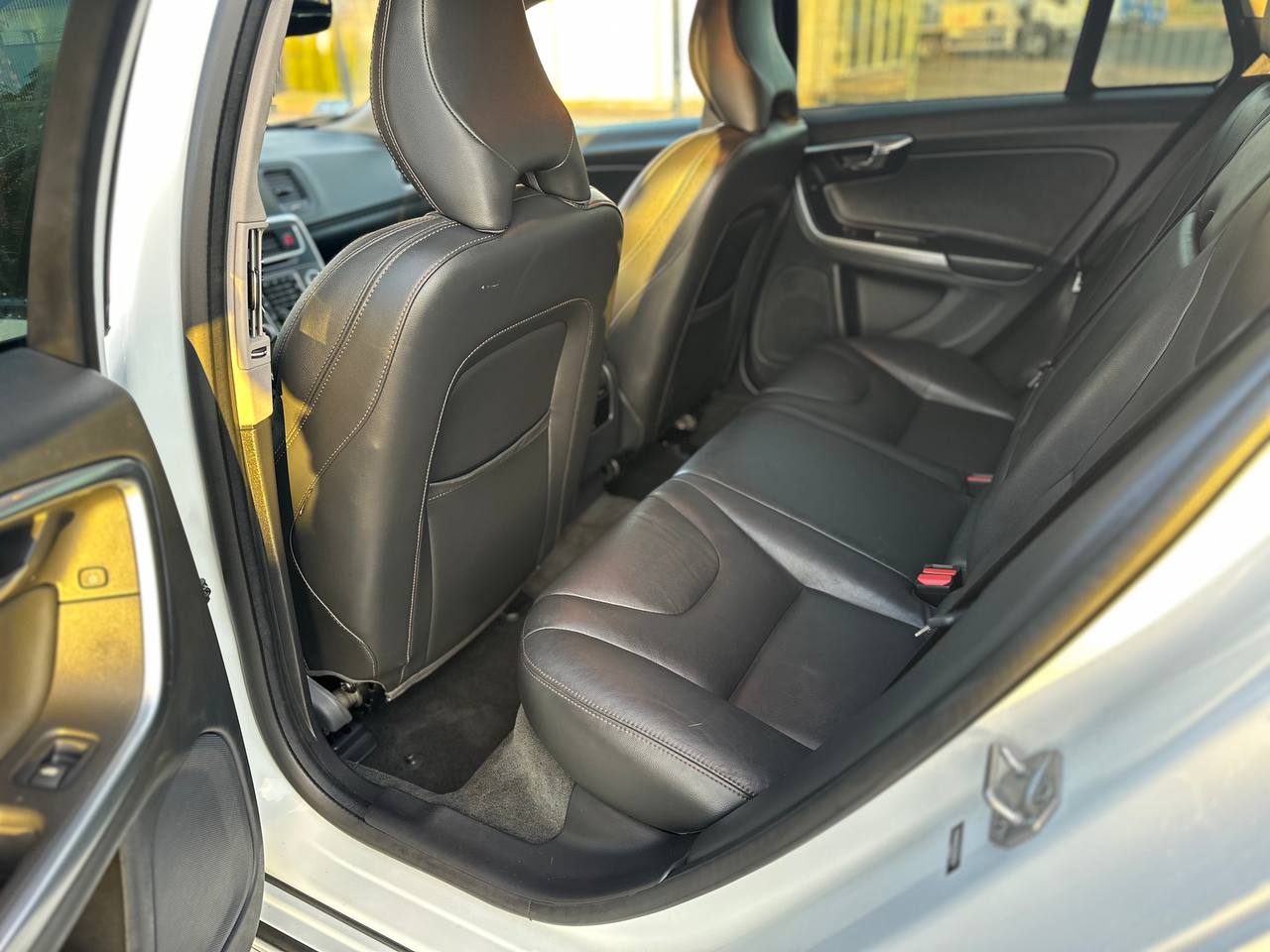 VOLVO V60 CROSS COUNTRY PREMIER