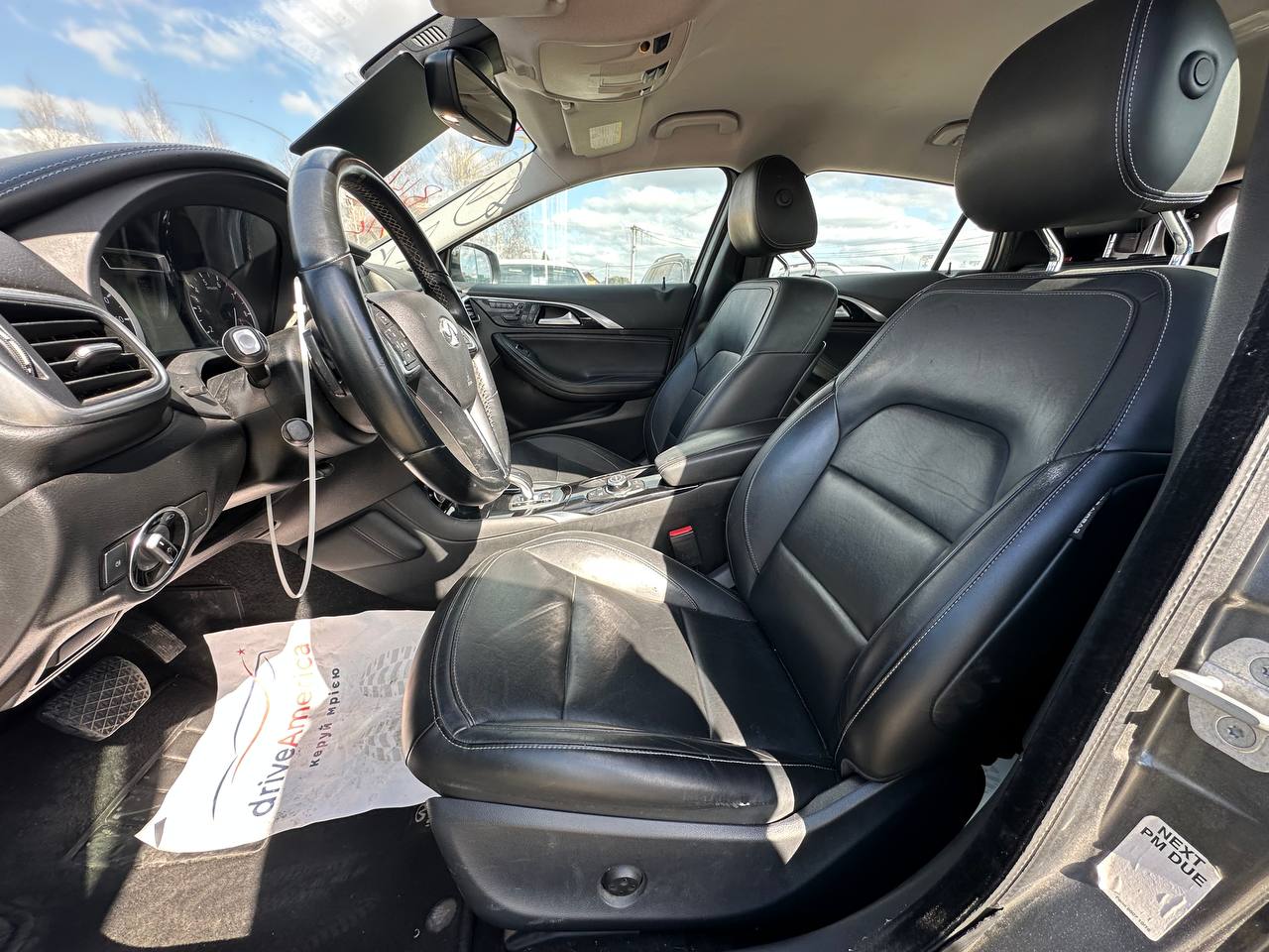 2017 INFINITI QX30 LUXURY