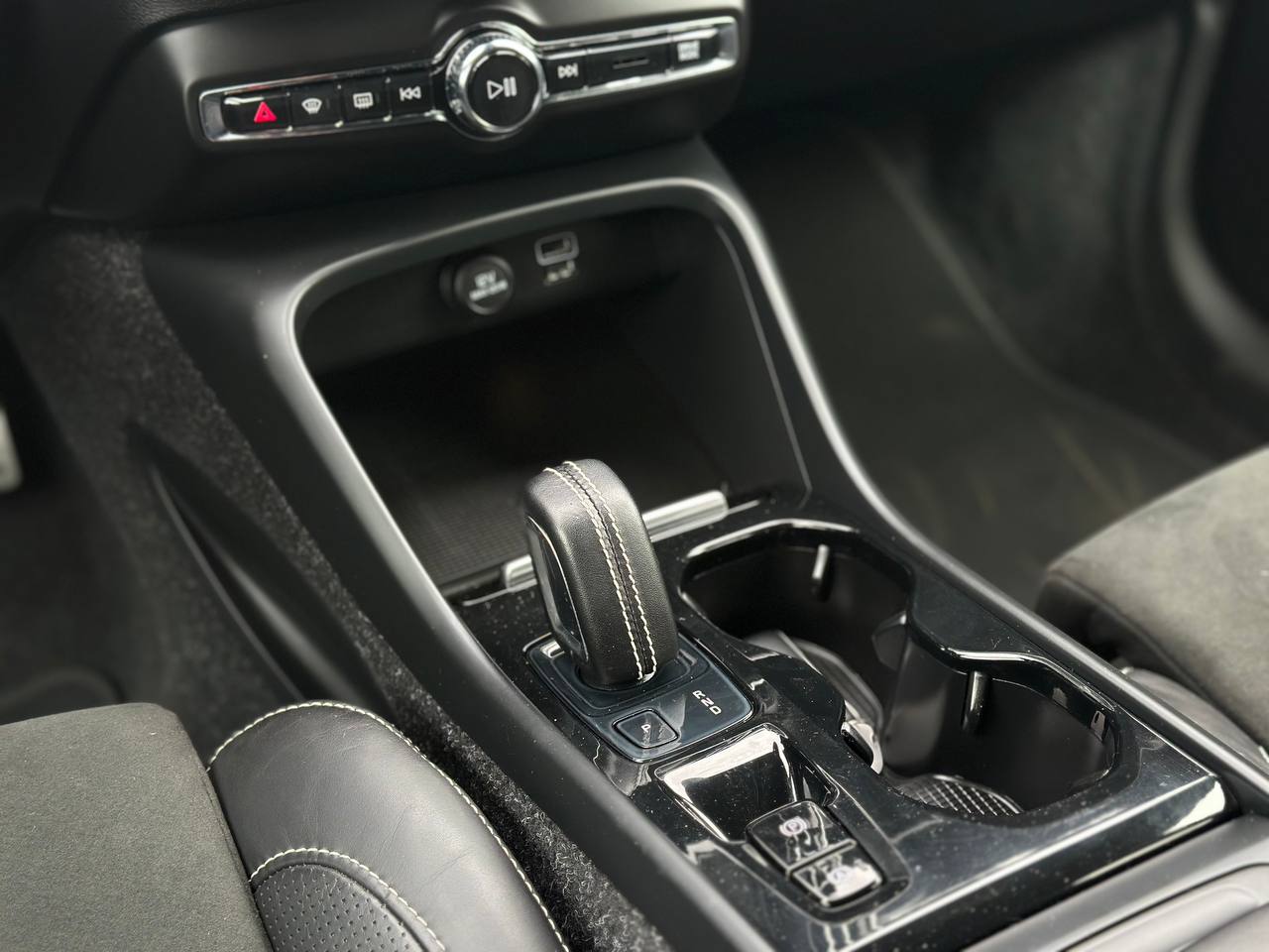 2019 VOLVO XC40 T5 R-DESIGN
