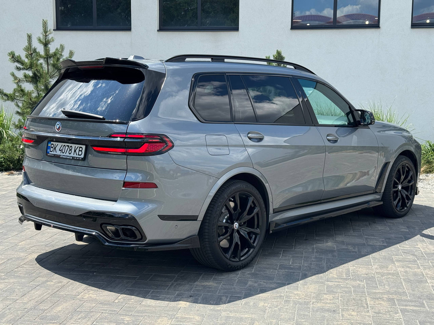 2023 BMW X7 M60i