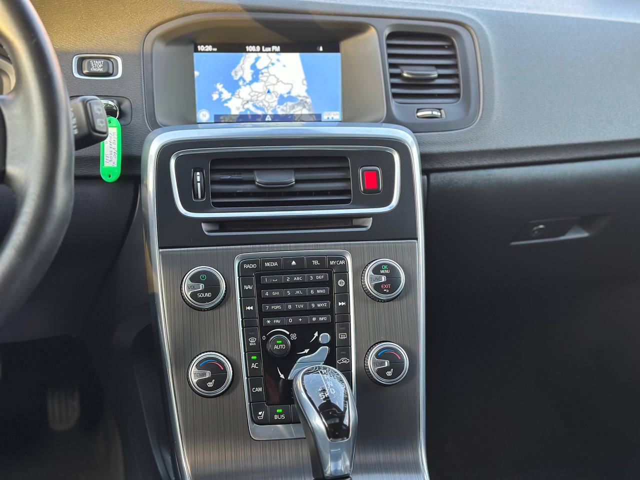 VOLVO V60 CROSS COUNTRY PREMIER