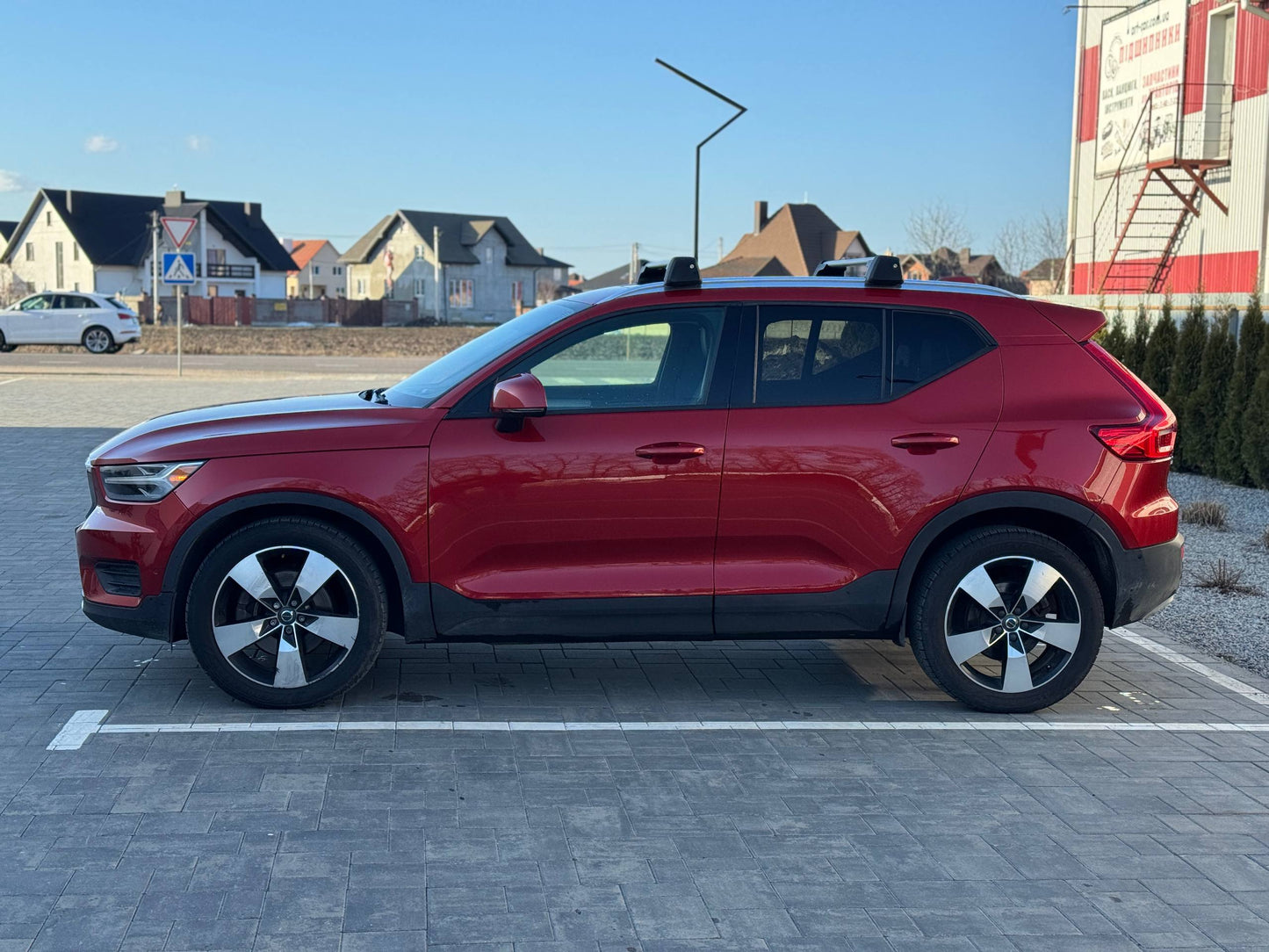 2019 VOLVO XC40 T5 MOMENTUM