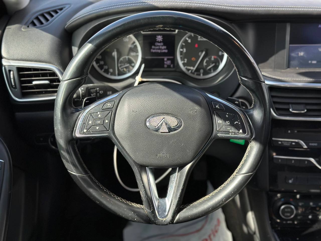 2017 INFINITI QX30 LUXURY
