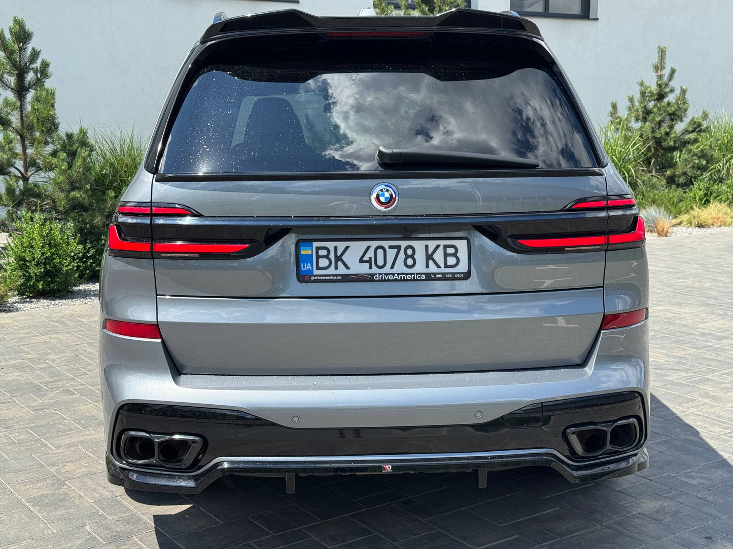 2023 BMW X7 M60i