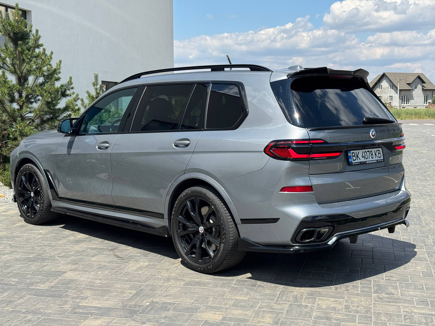 2023 BMW X7 M60i