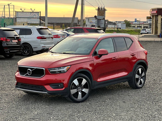 VOLVO XC40 T5 MOMENTUM