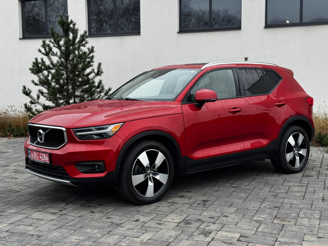 VOLVO XC40 T5 MOMENTUM
