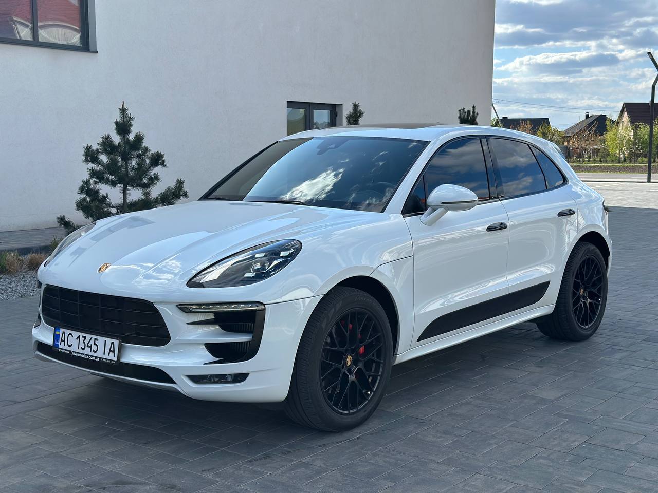 2016 PORSCHE MACAN GTS