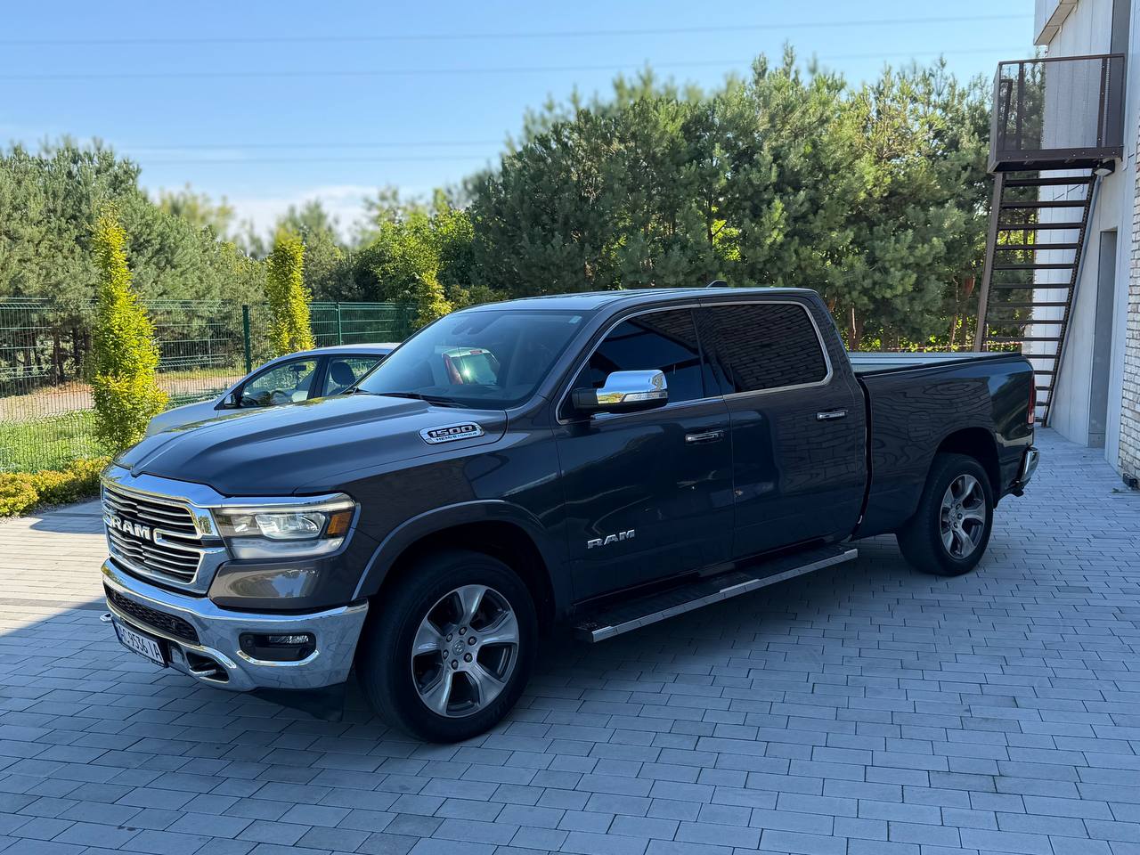 2021 RAM 1500 LARAMIE БЕНЗИН(MHEV HYBRID)+ГАЗ