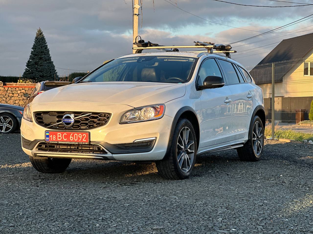 VOLVO V60 CROSS COUNTRY PREMIER