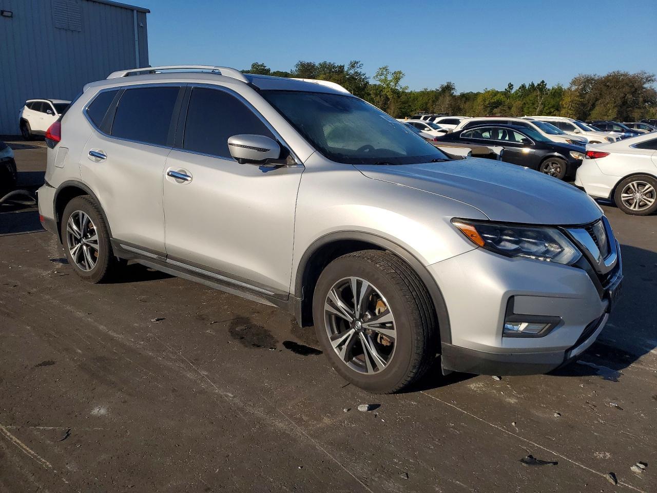 2017 NISSAN ROGUE SL