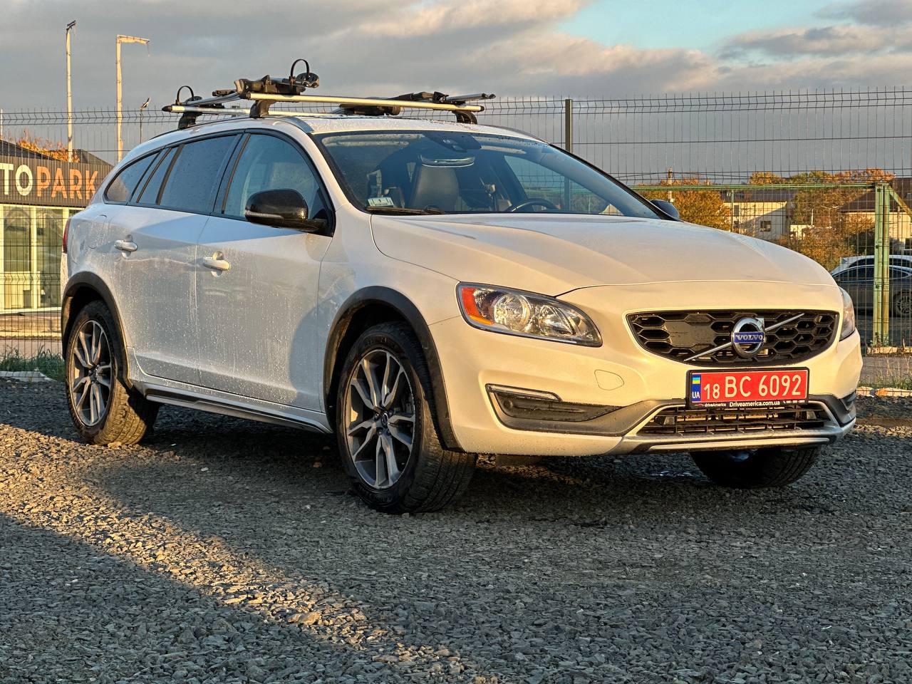 VOLVO V60 CROSS COUNTRY PREMIER