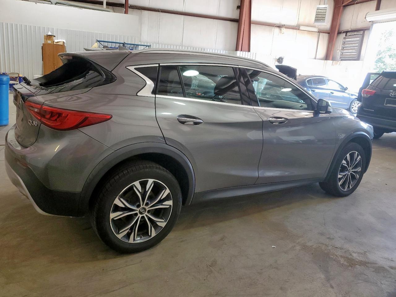 INFINITI QX30 LUXURY