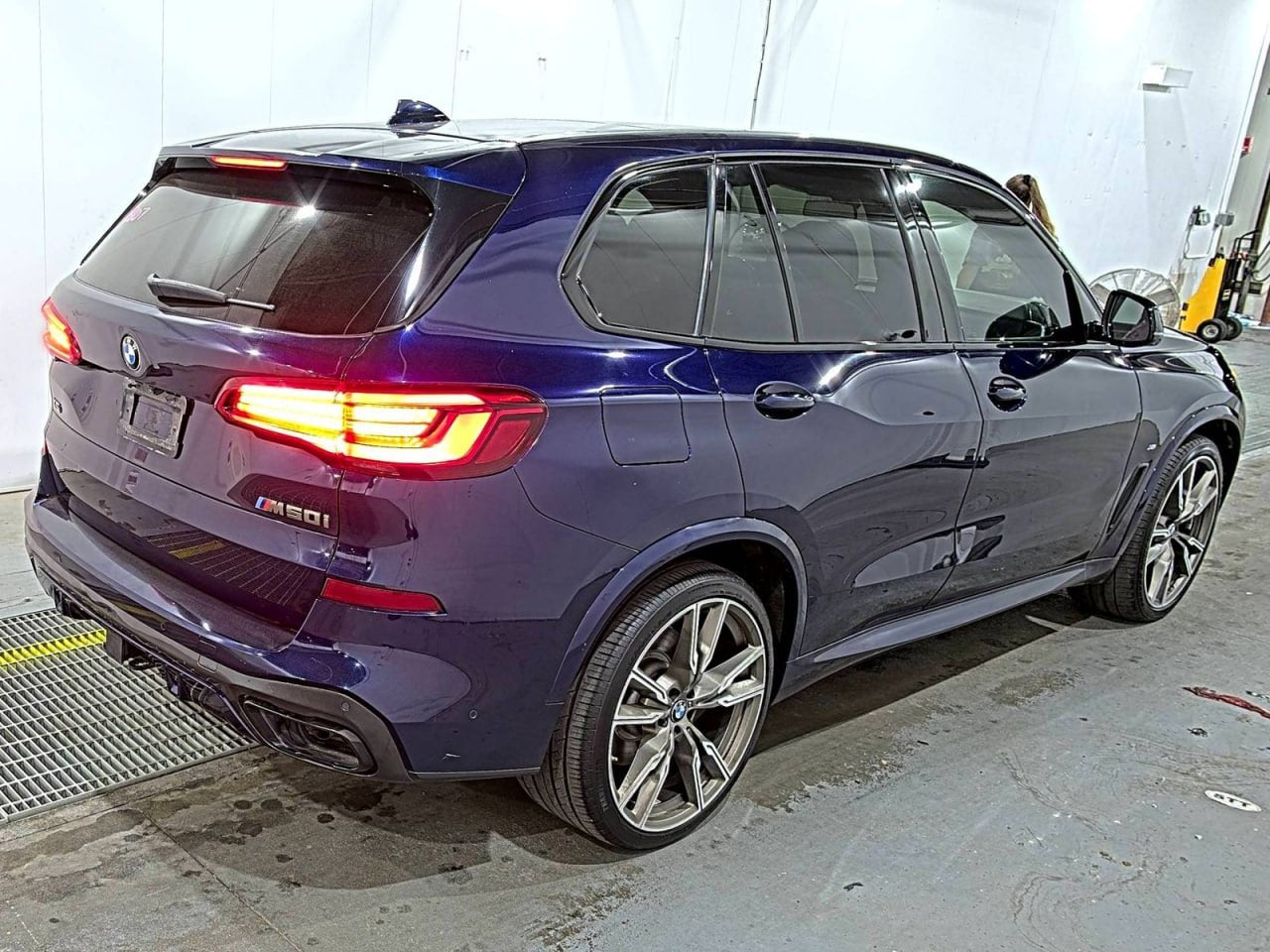 BMW X5 M50i