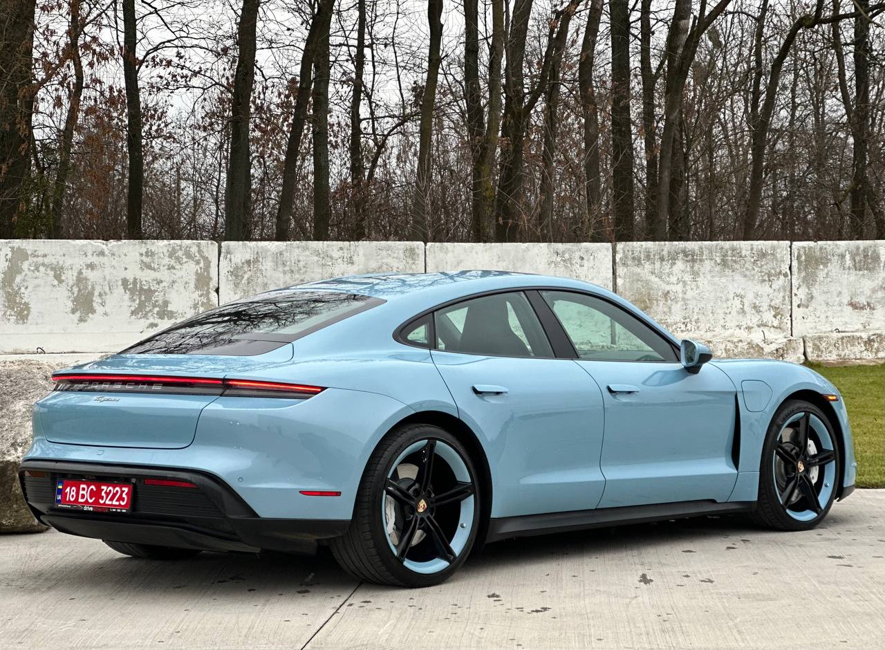 PORSCHE TAYCAN