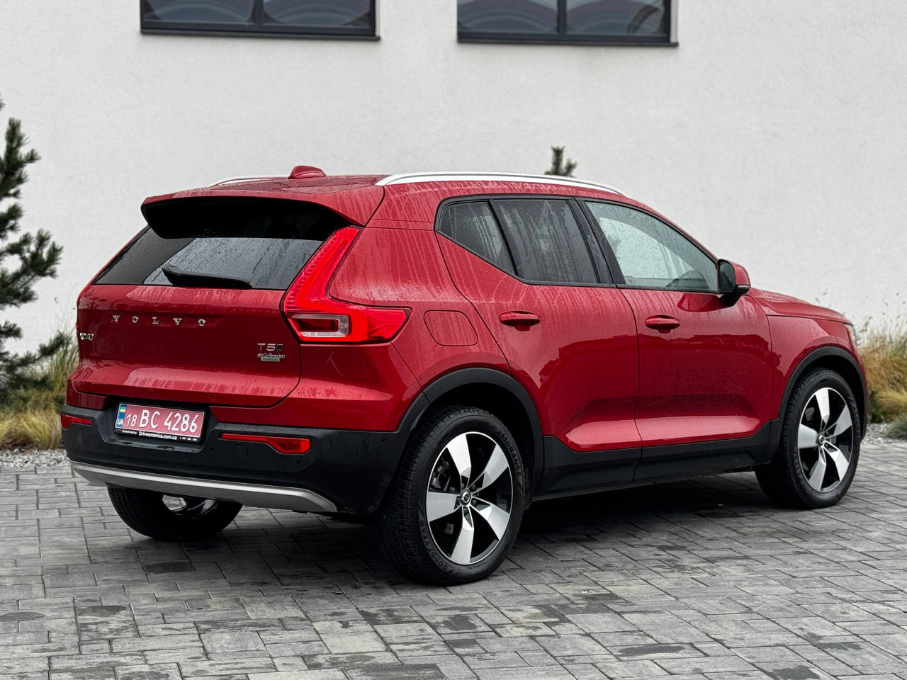 VOLVO XC40 T5 MOMENTUM