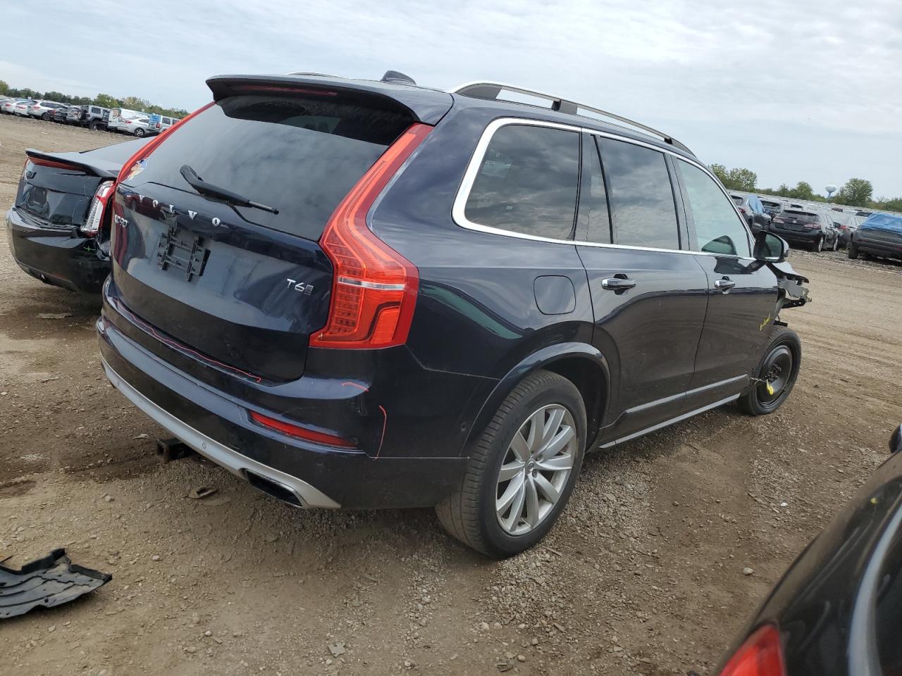 2016 VOLVO XC90 T6 MOMENTUM