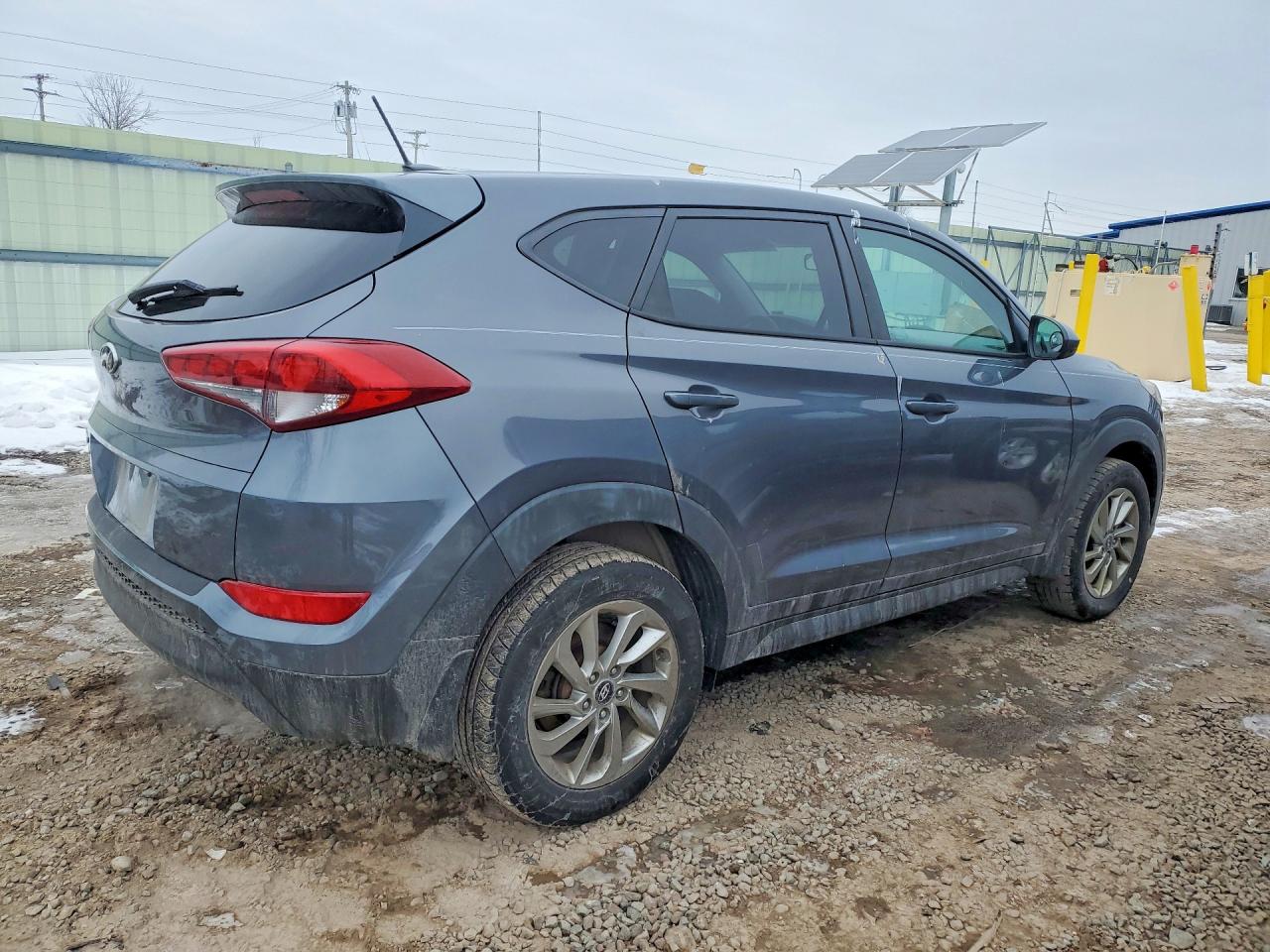 2016 HYUNDAI TUCSON SE