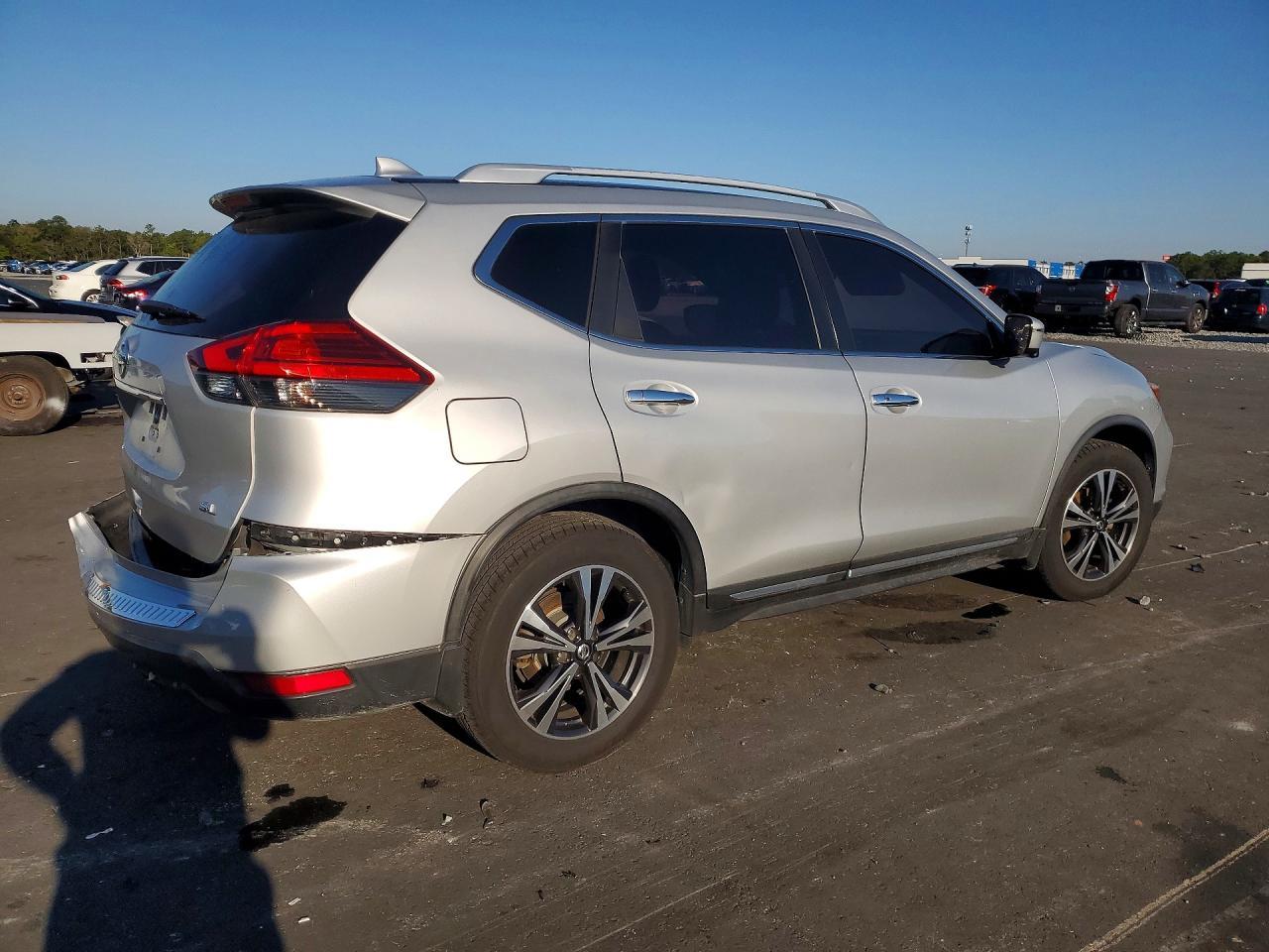 2017 NISSAN ROGUE SL
