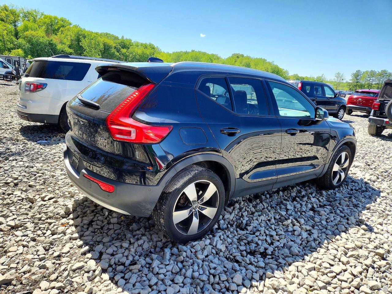 2019 VOLVO XC40 T5 MOMENTUM