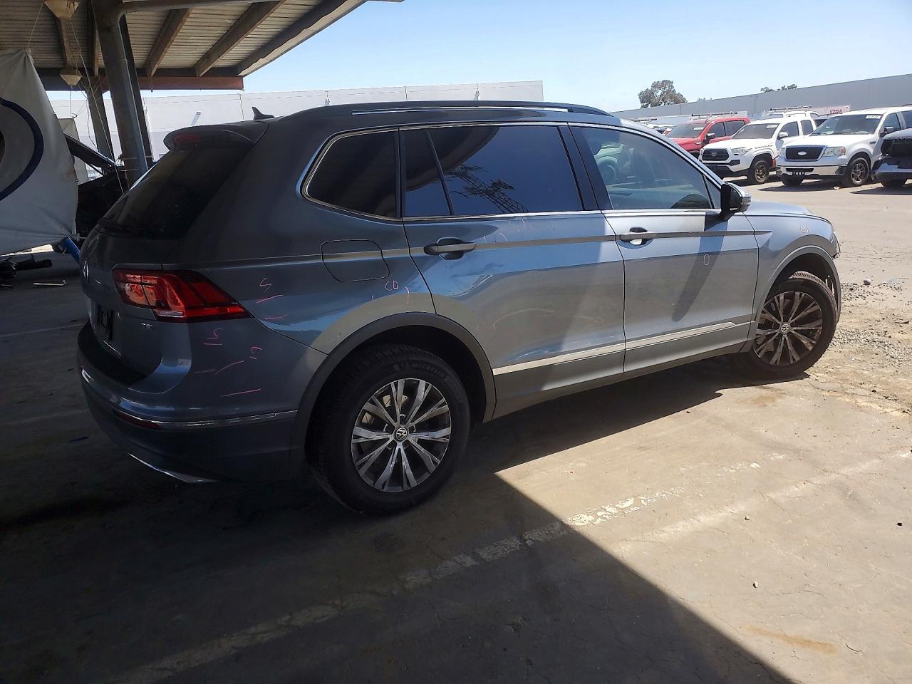 2018 VOLKSWAGEN TIGUAN SE