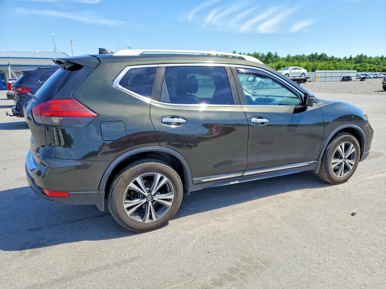 2017 NISSAN ROGUE SL
