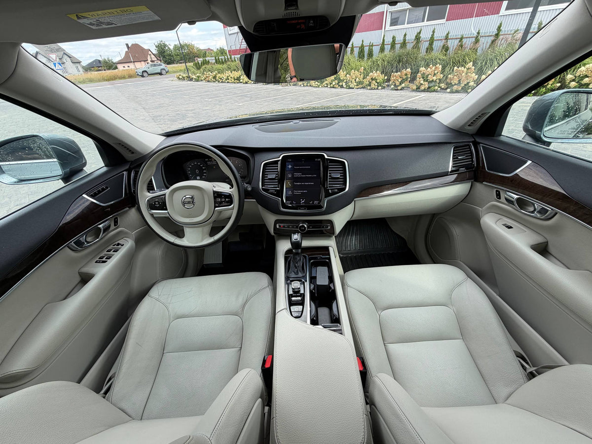 2016 VOLVO XC90 T6 MOMENTUM