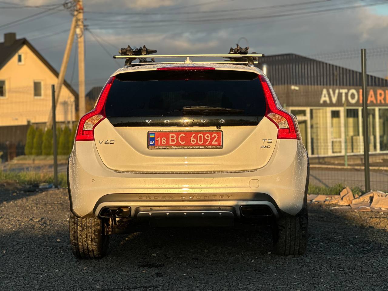 VOLVO V60 CROSS COUNTRY PREMIER